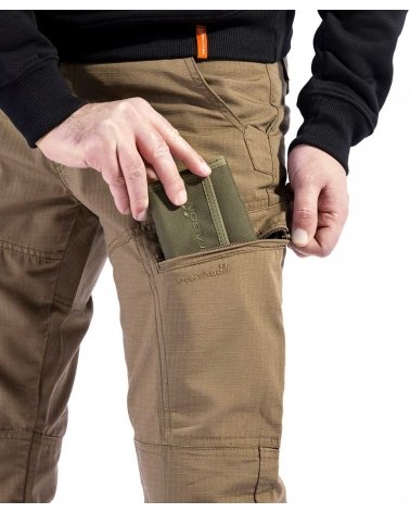 Pantalon Tactique Homme PENTAGON TACTICAL Ypero - coyote - zoom poche de cuisse | SPECIALFORCE