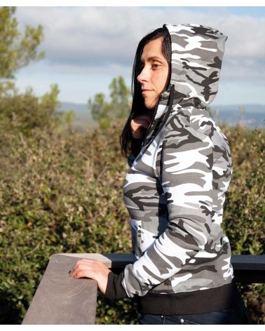 Sweatshirt Hoody Femme zippé Urban Camo sur modèle | SPECIALFORCE