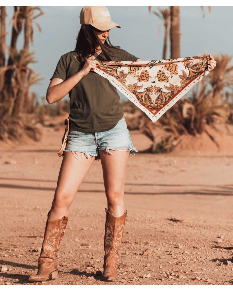 Foulard Moto Femme "Gypsy" WILDUST plié en triangle en extérieur | SPECIALFORCE