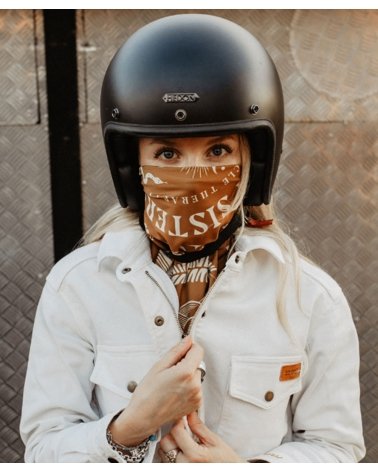 Foulard Moto Femme "Moto Therapy" écru/marron WILDUST porté en masque facial sur une Rideuse | SPECIALFORCE