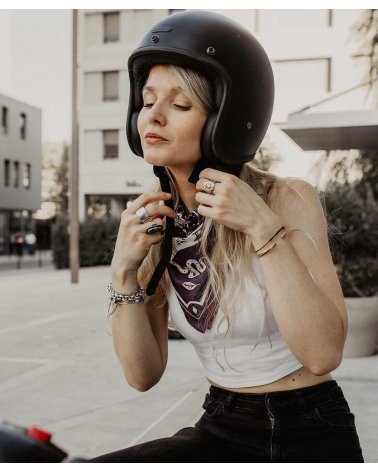 Foulard Moto Femme "Moto Therapy" écru/prune WILDUST porté façon bandana par une Motarde | SPECIALFORCE