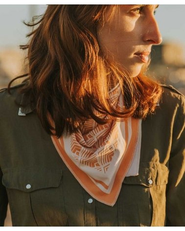 Foulard Moto Femme "Redwood" WILDUST porté en bandana | SPECIALFORCE