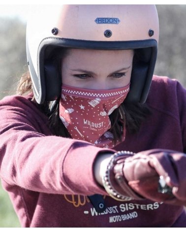 Tour de Cou Moto Femme "Red Chili" WILDUST porté en masque facial par une motarde | SPECIALFORCE