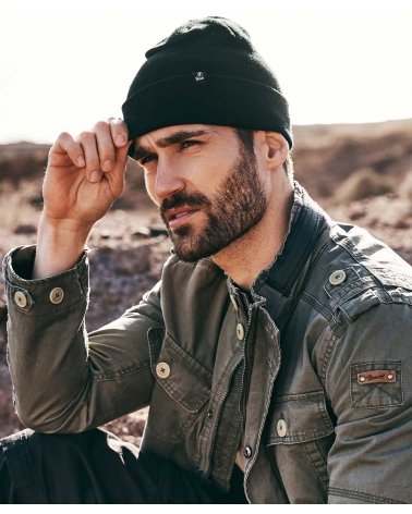 Bonnet à Revers "Watch Cap" noir BRANDIT porté et associé à une veste militaire | SPECIALFORCE