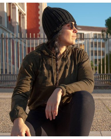 Sweatshirt à Capuche Femme Camouflage vert URBAN CLASSICS associé à un bonnet noir | SPECIALFORCE